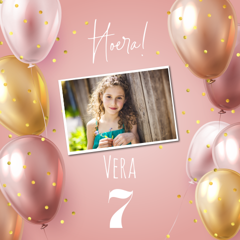 Feestelijke uitnodiging kinderfeestje met foto en ballonnen