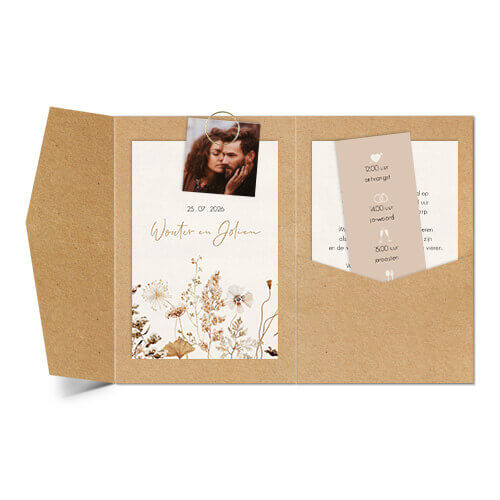 Pocketfold trouwkaart met veldbloemen en foto labeltje