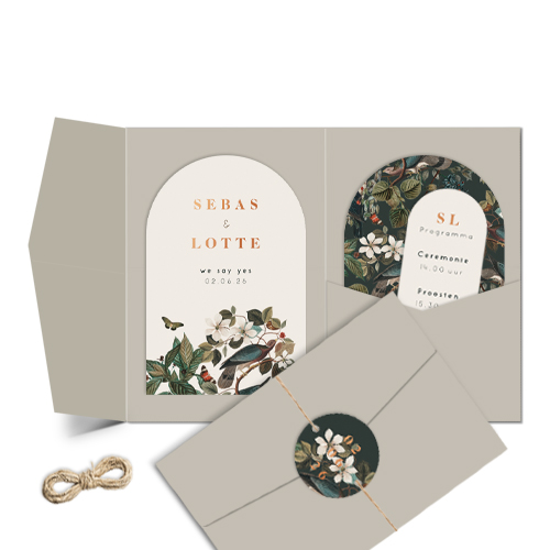 Luxe pocketfold trouwkaart met botanische bladeren, duiven en vlinders