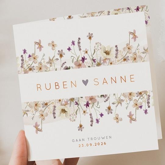 minimalistische trouwkaarten met bloemen